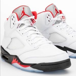 AIR JORDAN 5s
